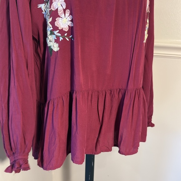 2/$20 Jodifl Women’s Size Medium Burgundy Peplum Blouse Floral Embroidery - Picture 5 of 8
